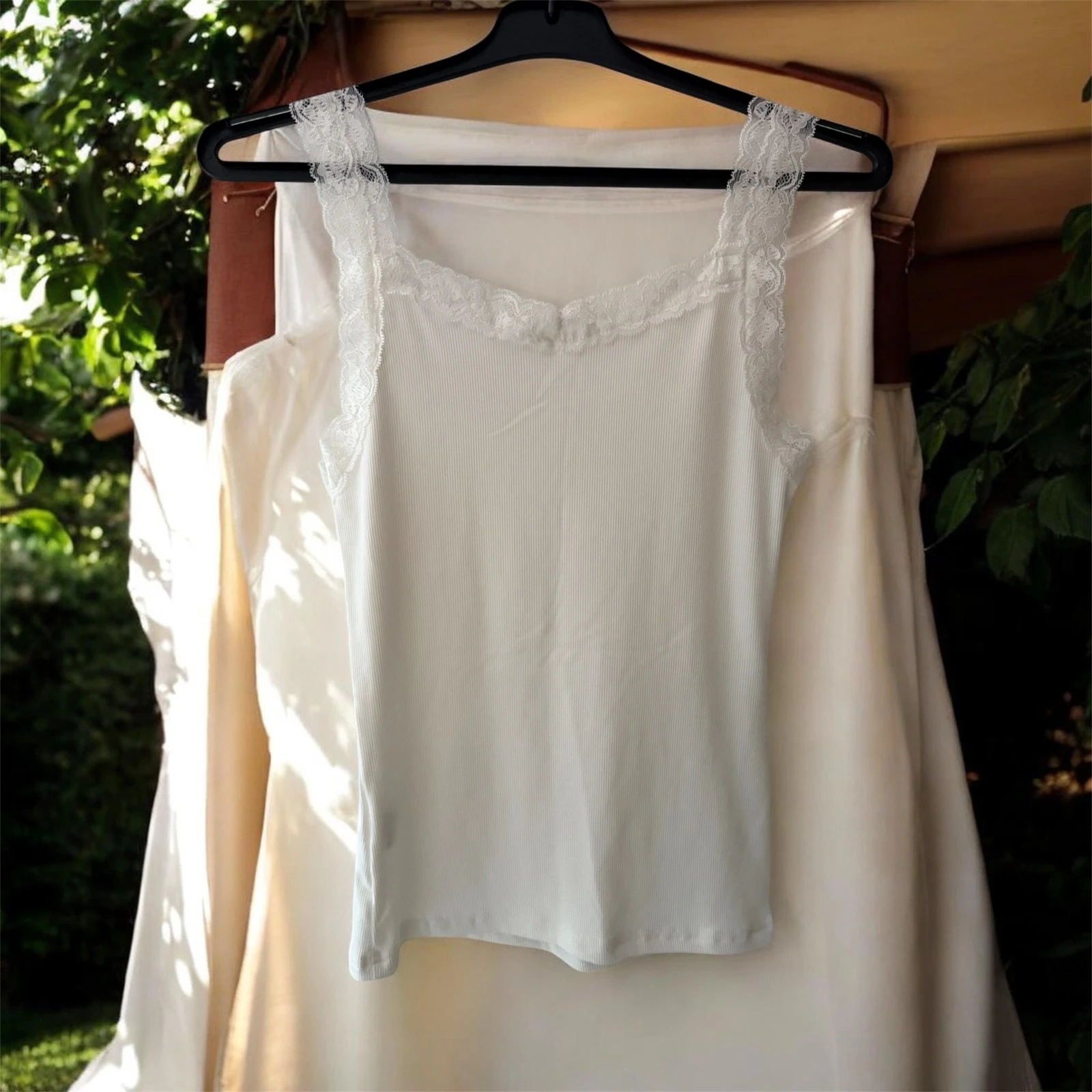 Top blanc dentelle – Taille S – Très bon état